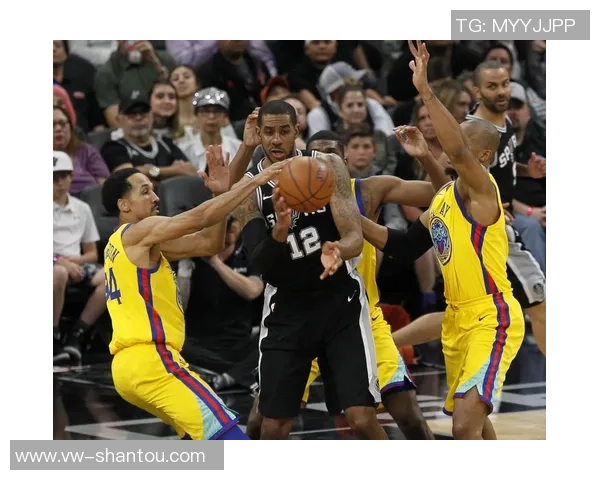 勇士与马刺激战正酣全场直播精彩瞬间回顾与分析